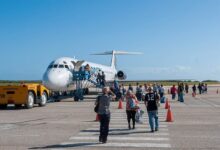 Venezuela en tierra: Cómo las sanciones convierten los vuelos de vacaciones en una economía de corazones rotos