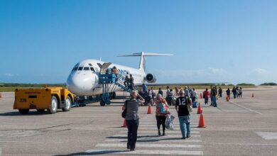 Venezuela en tierra: Cómo las sanciones convierten los vuelos de vacaciones en una economía de corazones rotos