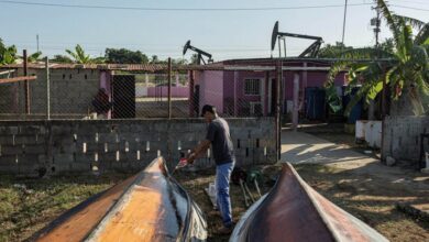 Venezuelan Tankers Circle as Trump Blockade Turns Oil Into Storage