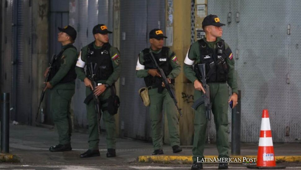 Caracas despierta entre sueños de champán y amaneceres de retenes tras la caída de Maduro