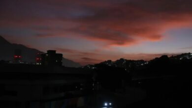 La esperanza de los venezolanos se convierte en miedo al celular tras la repentina captura de Maduro