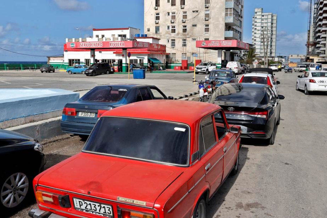 Cuba Gasoline Lines Return as Venezuelan Oil Lifeline Suddenly Vanishes