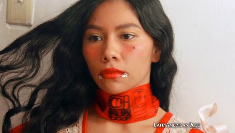 Estrella del pop mexicano convierte el náhuatl y el maya en fuego mainstream