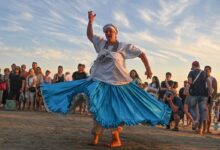 La imagen laica de Uruguay se suaviza mientras Iemanjá llena la costa de Montevideo