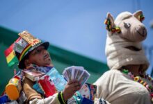 Miniaturas de Alasita en Bolivia convierten el patrimonio de la UNESCO en un ritual callejero vivo