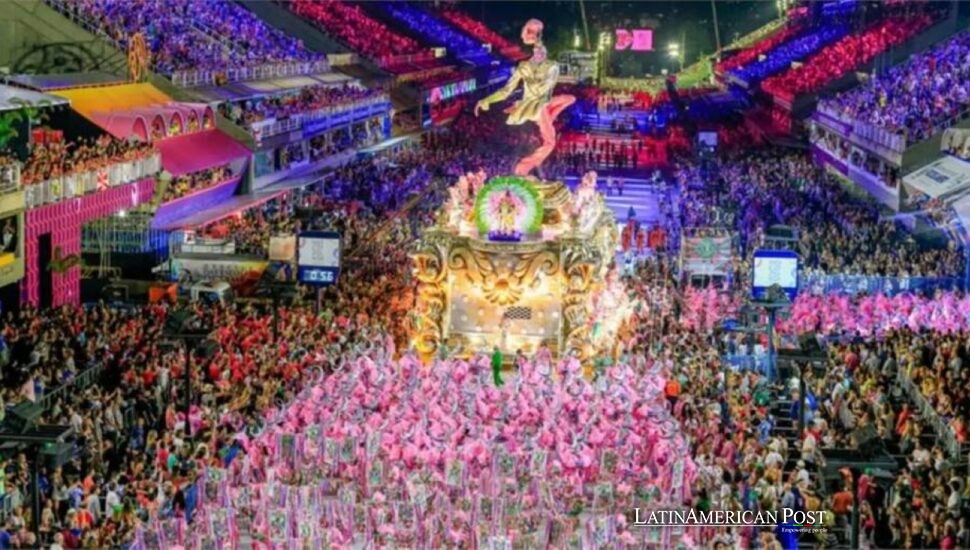 El Carnaval Callejero de Brasil Termina con Voces Extranjeras Que Siguen Cantando Fuerte
