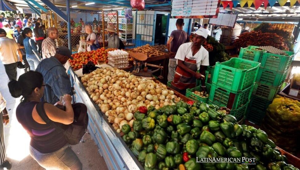 La escasez de combustible en Cuba impacta los mercados donde el tomate influye en los precios