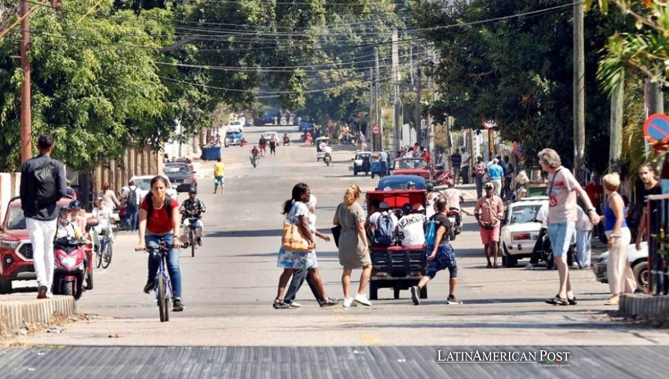 Cubans Walk as Fuel Crisis Paralyzes Daily Life