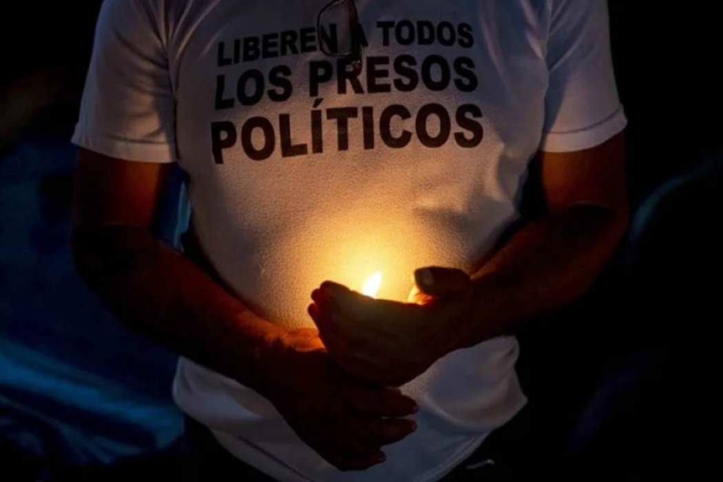 Venezuela Prison Hill Shouts Turn Amnesty into Nightly Family Ritual