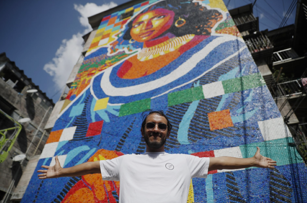 Venezuelan Artist Recycles Bottle Caps Into Hope on Salvadoran Walls