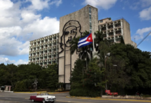 Cuba espera mientras el poder susurra tras las puertas cerradas de una familia