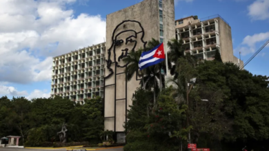 Cuba espera mientras el poder susurra tras las puertas cerradas de una familia