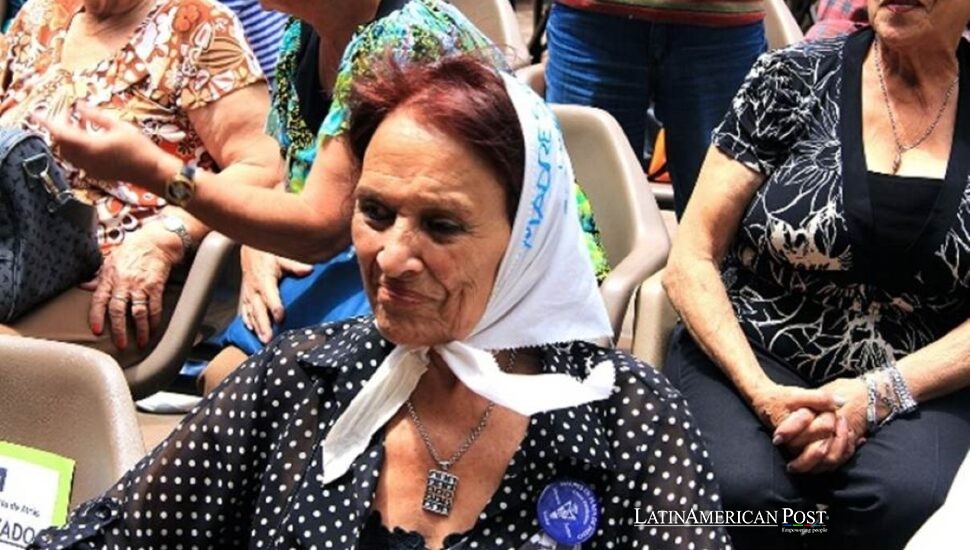 La marcha de la memoria de las Madres argentinas enfrenta al poder, la edad y la amnesia oficial una vez más