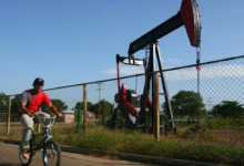 El petróleo venezolano regresa a EE. UU. mientras las promesas de gasolina barata siguen sin cumplirse