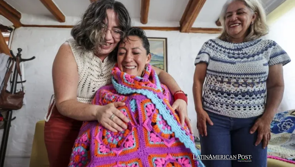 Mantas de Ecuador convierten el dolor en abrazos de esperanza sanadora que cruzan fronteras