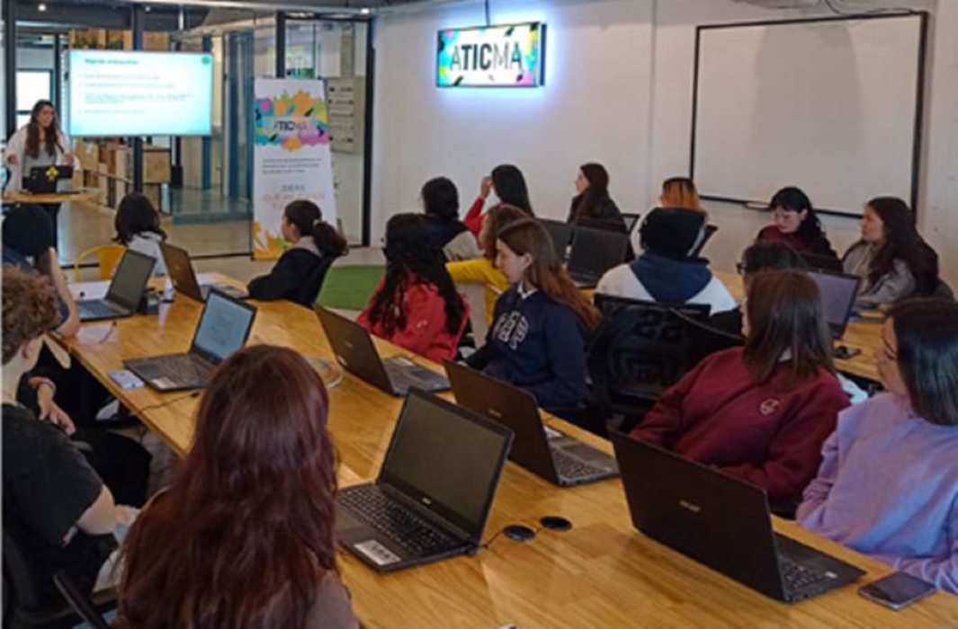 Mexico Girls Code Past Old Myths and into Tech Futures — GLOBAL — Aslikannih