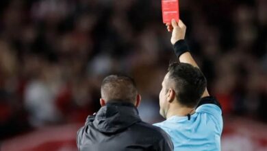 Primera expulsión peruana y la tarjeta roja chilena reescriben el folclore del Mundial