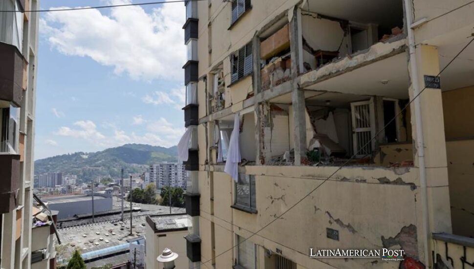 El terremoto de Manizales sentencia edificios a muerte mientras vecinos salvan vidas
