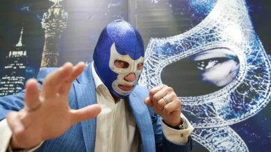 Blue Demon Jr. de México cambia la gloria de la lucha libre por las manos sanadoras