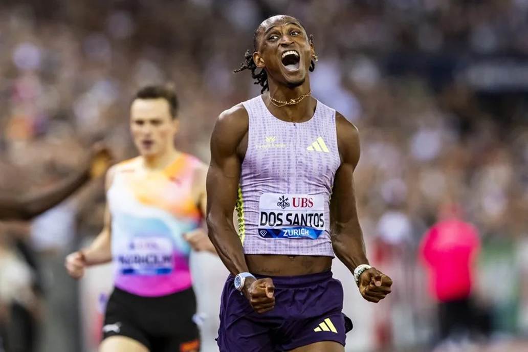Brazilian Alison dos Santos sets a new world record in the 400m hurdles