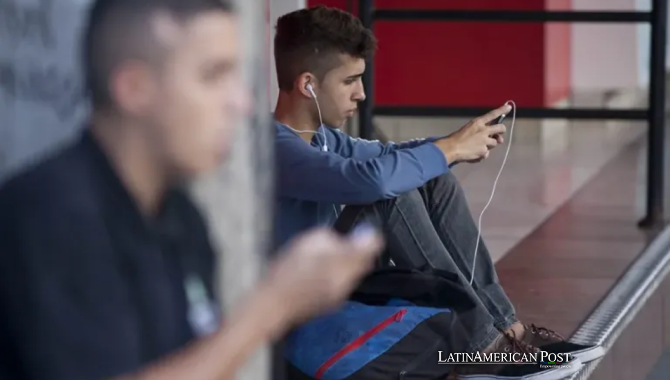 Brazil Youth Tune Out Traditional Parties but Keep Politics in Their Feeds