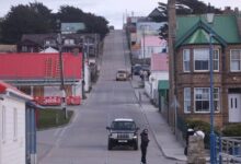 Malvinas necesita trabajadores, pero sus nuevos habitantes están construyendo más que carreras