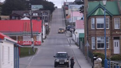 Malvinas necesita trabajadores, pero sus nuevos habitantes están construyendo más que carreras Malvinas necesita trabajadores, pero sus nuevos habitantes están construyendo más que carreras