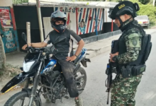 Santa Marta bajo vigilancia militar mientras paramilitares queman buses y amenazan comercios