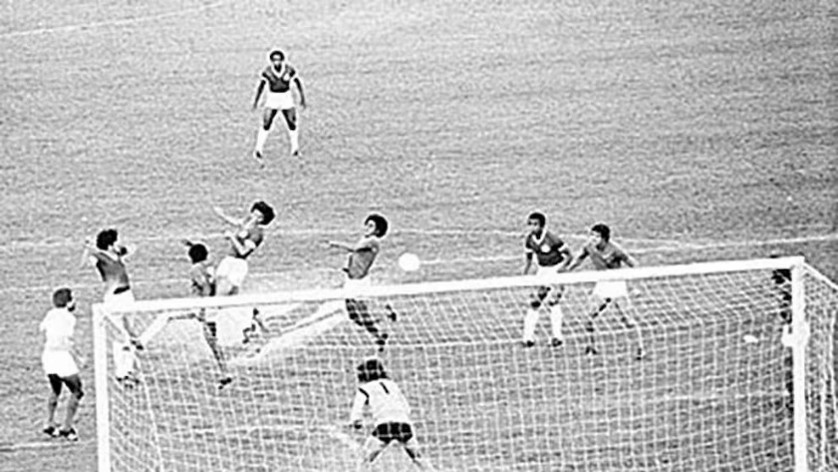 Chilean Journalist Draws Out Soccer Legends and the Goals That Changed Everything