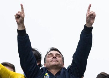 Brasil da el primer lugar a Flávio Bolsonaro, pero aún no las llaves de la Presidencia