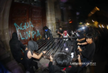 Guadalajara no puede lavar su crisis del agua borrando grafitis de las paredes