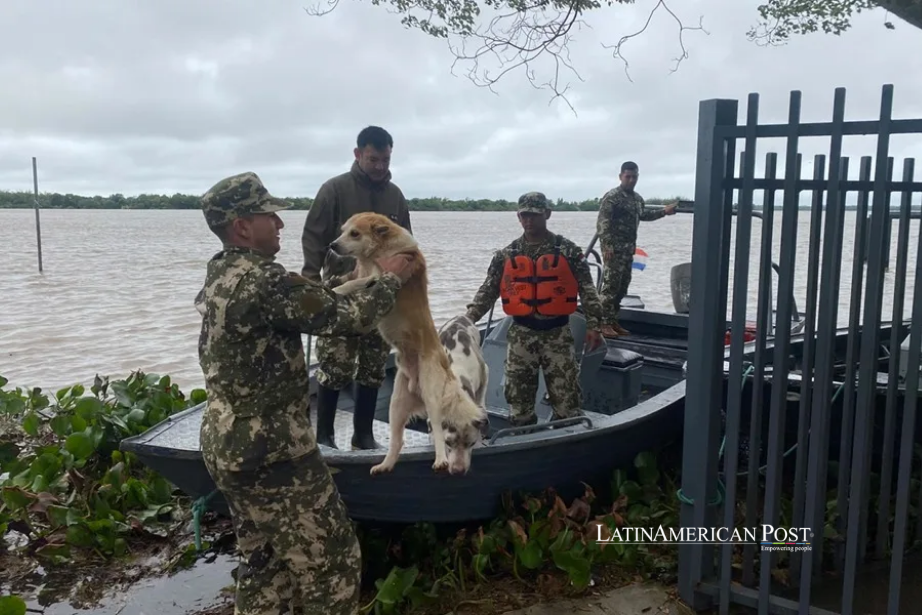 Las inundaciones en Paraguay ponen a familias en movimiento y paralizan la vida en la frontera